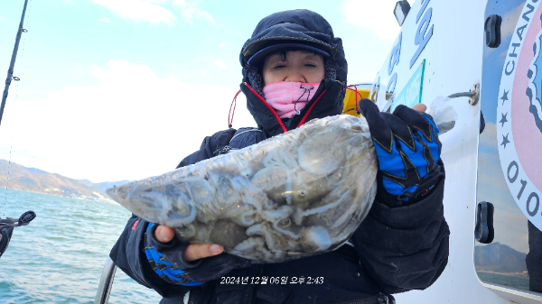 0b0270cff92a2756eb3e95318e4438ba.jpg
