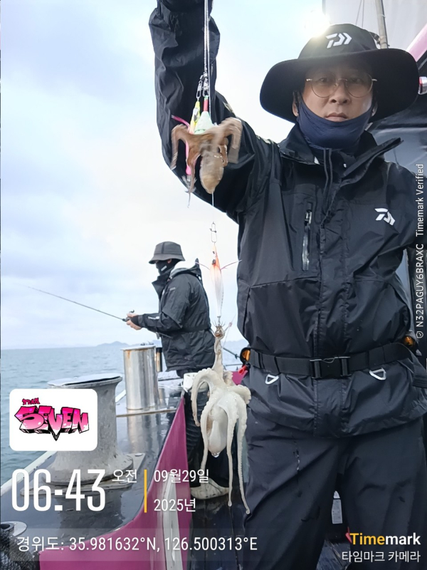 2_gc7Ud018svc1wm5ukaxbswyj_82sd02.jpg