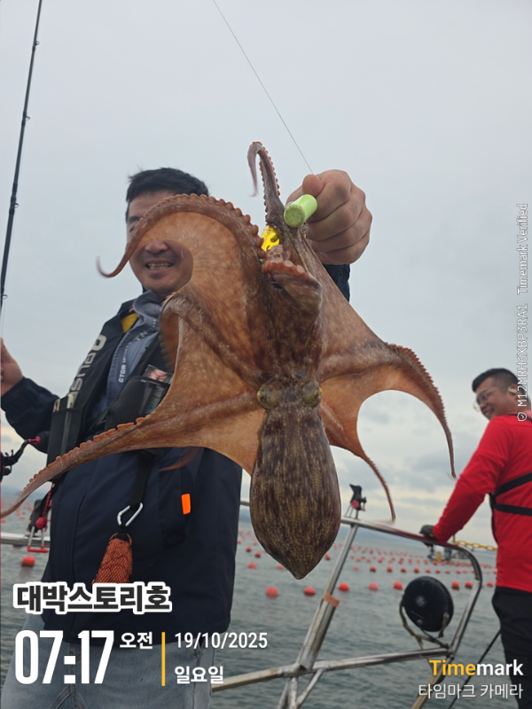 2025-10-19 07.17.27__(대박스토리호).jpg
