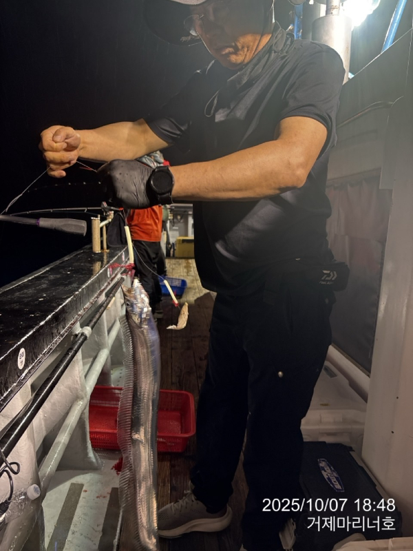 BandPhoto_2025_10_08_07_09_37_3.jpg
