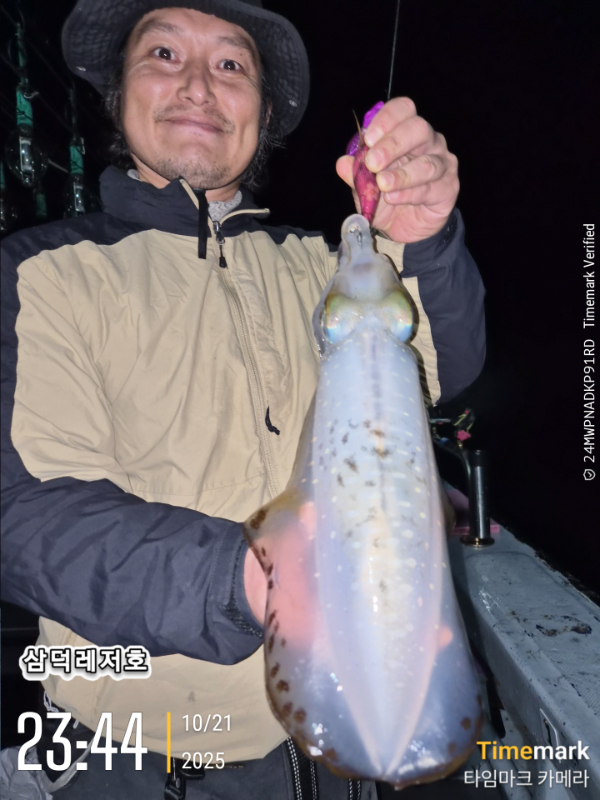 2025-10-21 23.44.51_.jpg