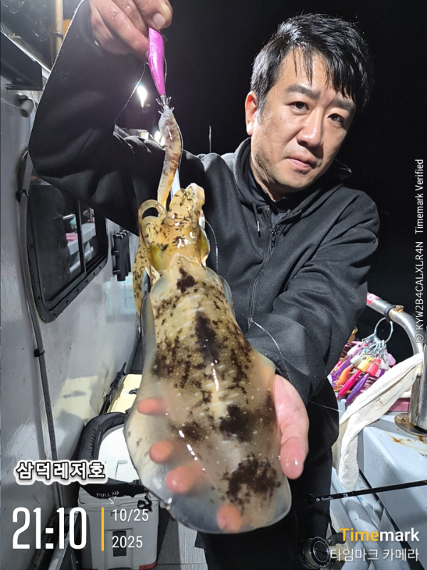 2025-10-25 21.10.03_.jpg