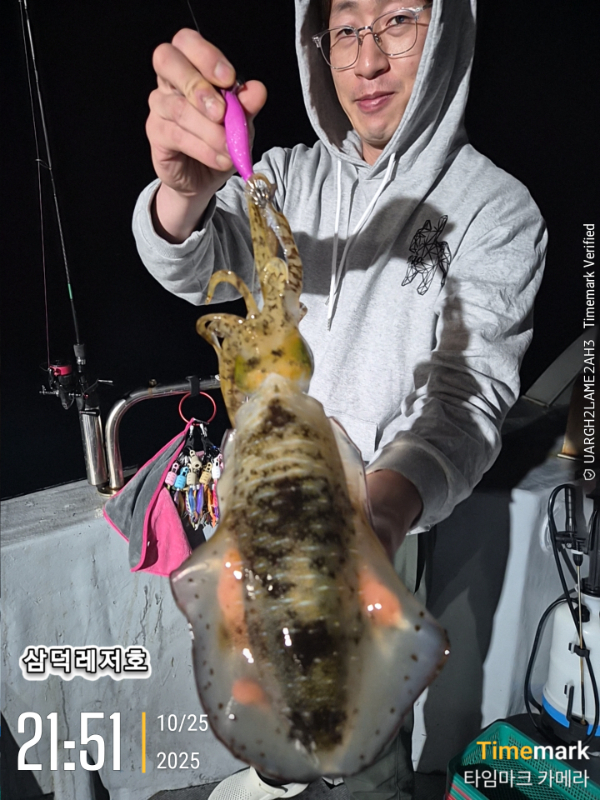 2025-10-25 21.51.49_.jpg