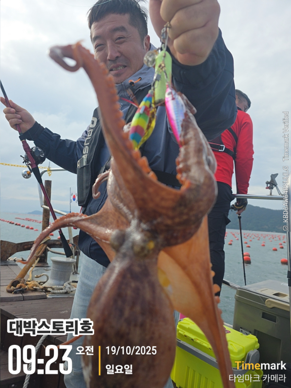 2025-10-19 09.23.18__(대박스토리호).jpg