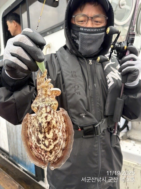 군산 선상낚시, 바다낚시 출조 전문 ☆서군산낚시☆_사진_20251119_12.jpg