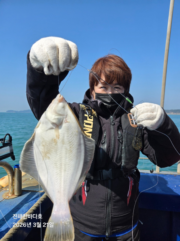실시간 활성도 좋게 후둑 후둑 올라오는 도다리의 짜릿한 손맛~! 꾸준한 입질에 신나게 열낚 즐낚하고있습니다^0^
