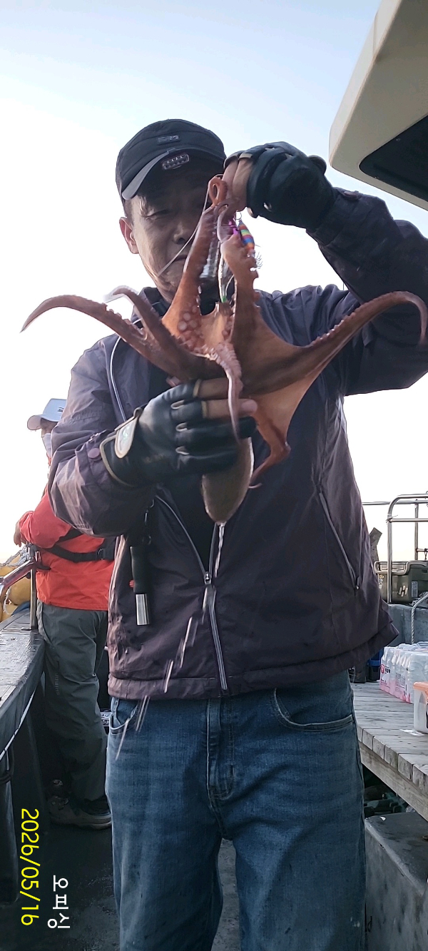 DateCamera0516192827.jpg