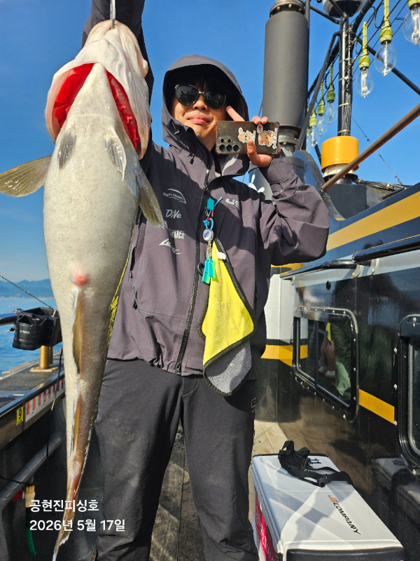BandPhoto_2026_05_17_19_52_13_5.jpg