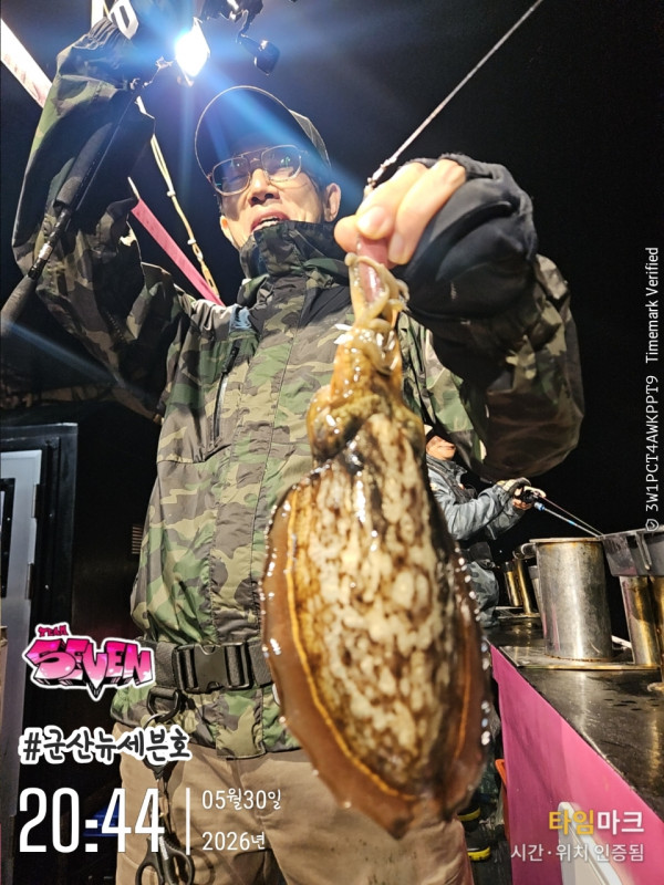 j_4c9Ud018svcg3hi6bi9kym4_82sd02.jpg