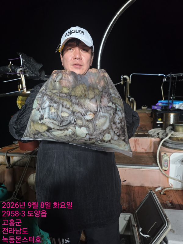BandPhoto_2026_09_09_17_12_21_1.jpg