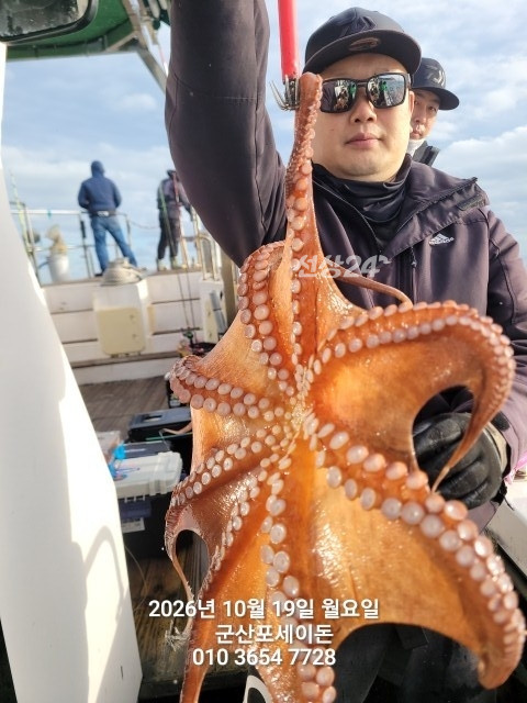 BandPhoto_2026_10_19_14_15_53_10.jpg