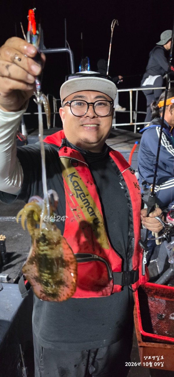 BandPhoto_2026_10_10_01_27_08_4.jpg